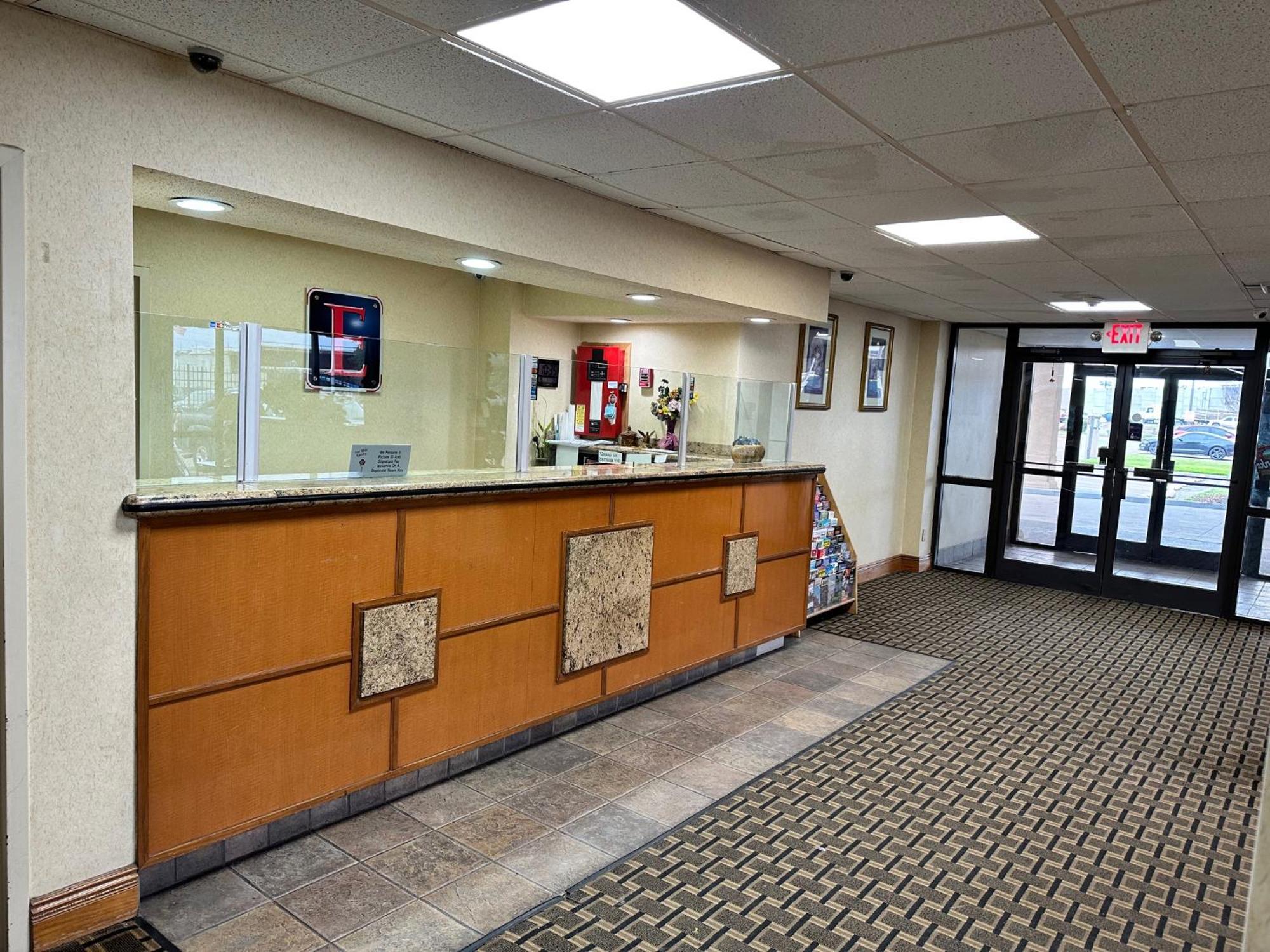 Executive Inn ダラス エクステリア 写真